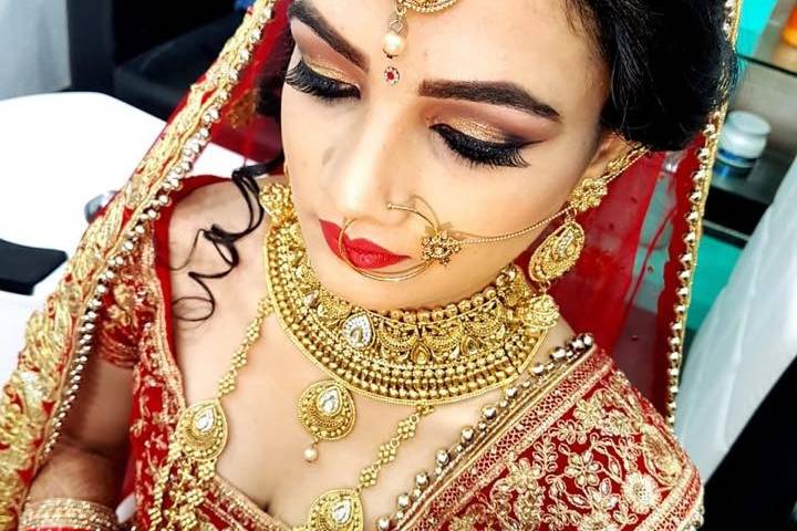 Rakhi's Bajaj Modern Beauty & Cut