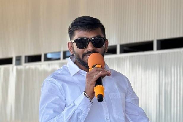 Anchor Shivam Rathi