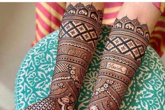 Brown Line Mehendi Art