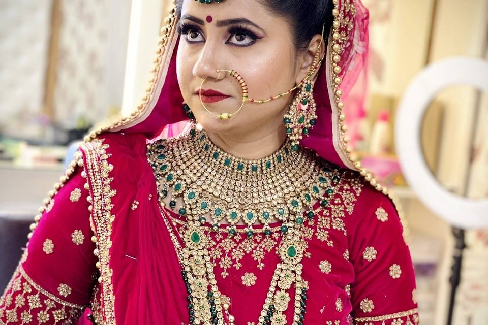 Manju Beauty Parlour, Mahendragarh