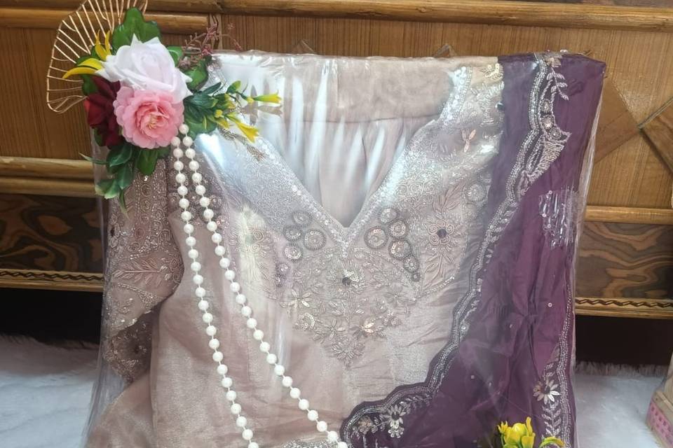 Saree packing