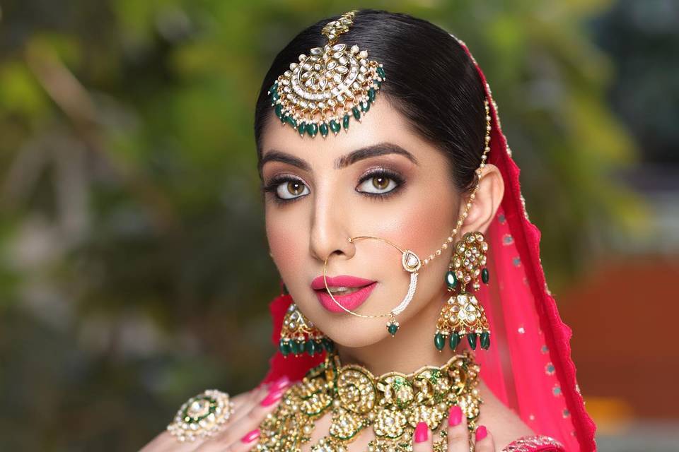 Isha Khanna - Makeup Artist