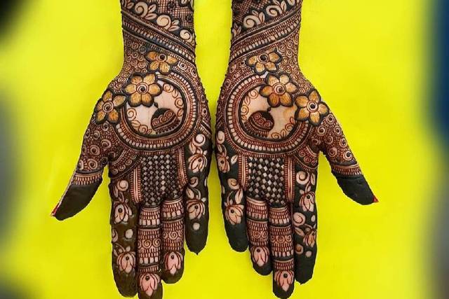 Bridal mehendi! For bridal mehndi order booking and mehendi classes call On  9920543051. #classes #mehendiclasses #bridalmehendi… | Instagram