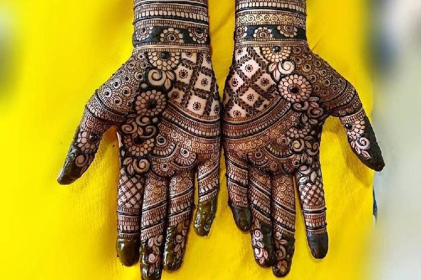 UK mehndi artist.