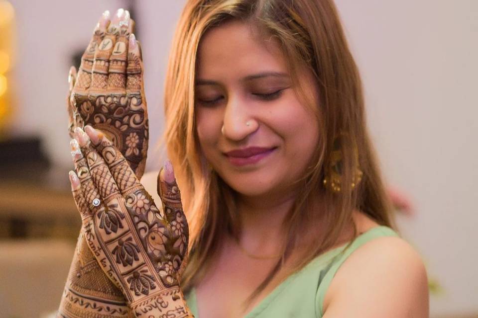 Uk mehndi artist