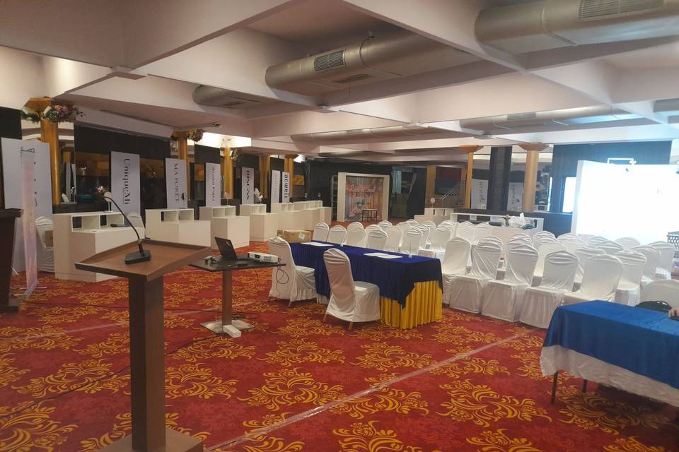 Mumbai House Juhu Hotel and Banquet
