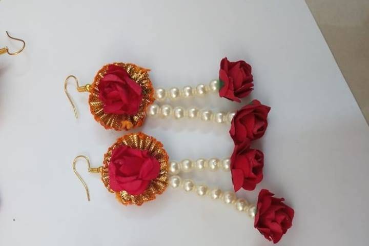 Floral jewellery