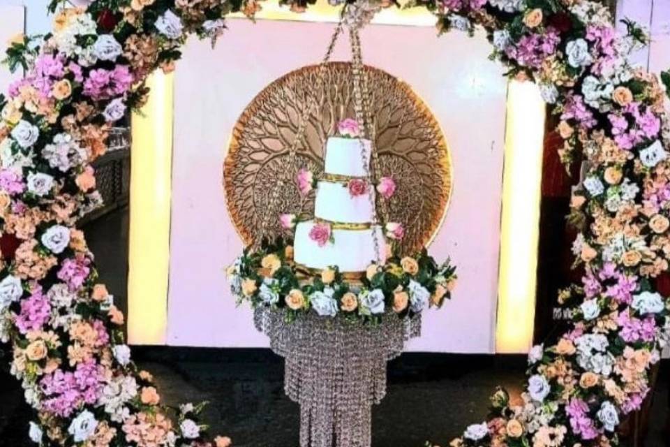 Ring chandelier cake setup