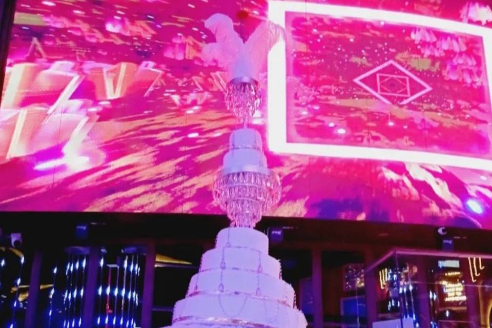 3 chandelier cake setup