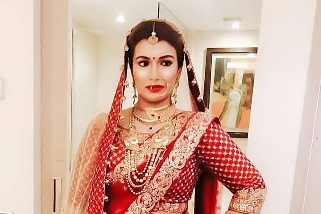 Red lehenga and highlighted glam makeup for a winner bridal look 💯 Makeup:  @makeupbydeepikadhambeer Bride: @bhagyashree_28 Loving M... | Instagram