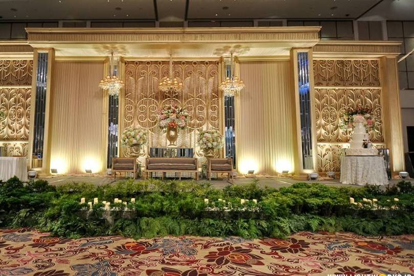 Grandeur stage