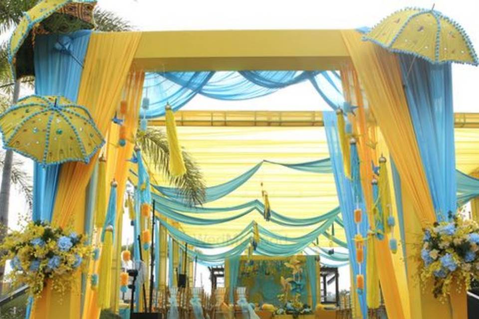 Entry arch