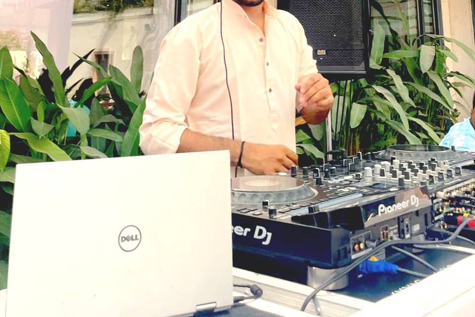 DJ MAK