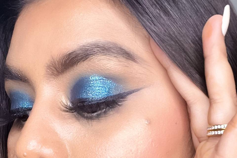Blue Metallic Eyeshadow look