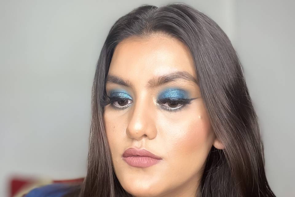 Blue Metallic Eyeshadow look