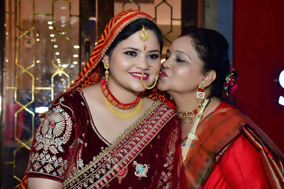 Bride with her mom