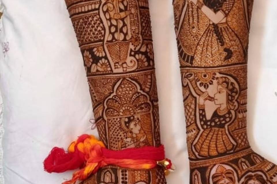 Bridal mehndi with figures