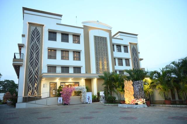 Pushpak Hotel & Convention