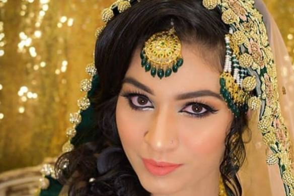 Asum Khan Makeup Artis