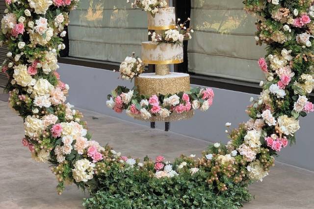 You can hang your cake and eat it, too - These chandelier cakes are  stunning centrepieces | Life