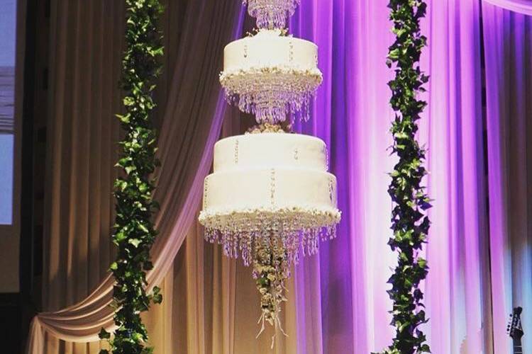 Chandelier cake stand [ crystal cake stand [ wedding cake stand + LED –  Crystal Wedding uk