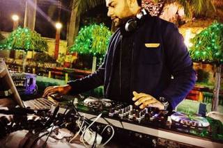 DJ Akash Bhuwania