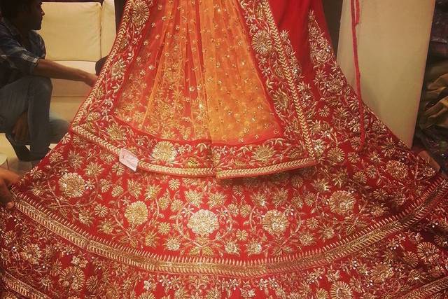 Handmade Lehenga for a Bride Whatsapp :- 7840001222 #shrivaaz  #shrivaazlehenga #shrivaazdesigner #shrivaazgown #shrivaazlehengadelhi # lehenga #gown... | By Shrivaaz | Me