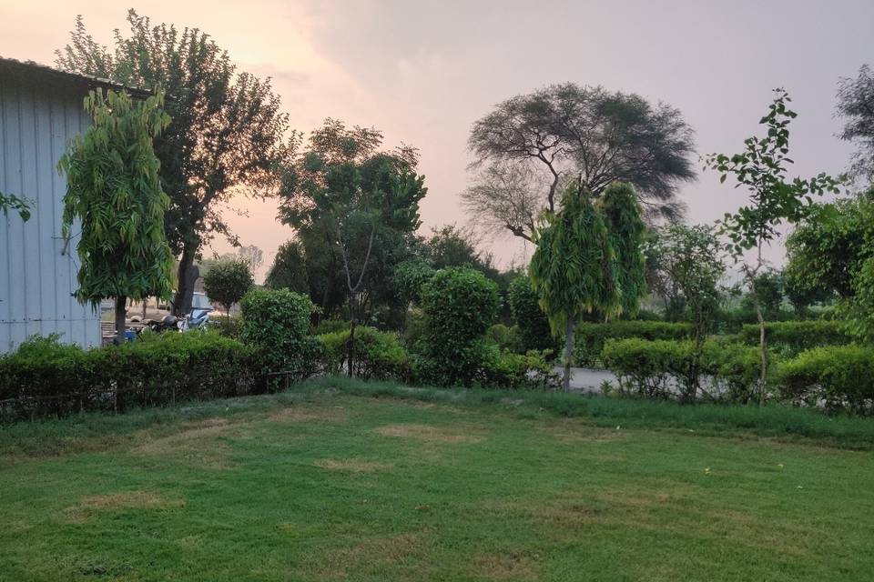 Pradhan Gardens