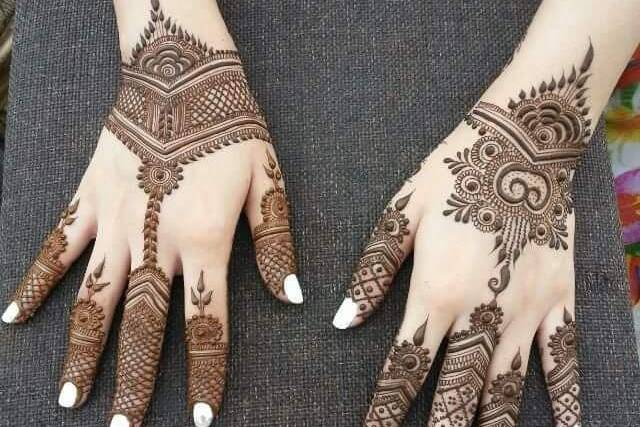 Unique Front Hand Mehndi Design by Rose Beauty Parlor - Latest Mehndi  Designs