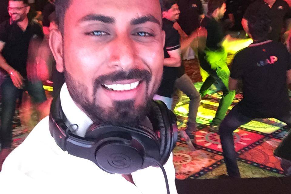 DJ UTKARSH LIYE @The Lalit Hot