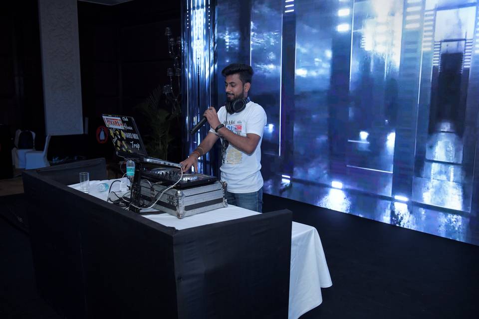 DJ UTKARSH LIVE @ TAJ PALACE