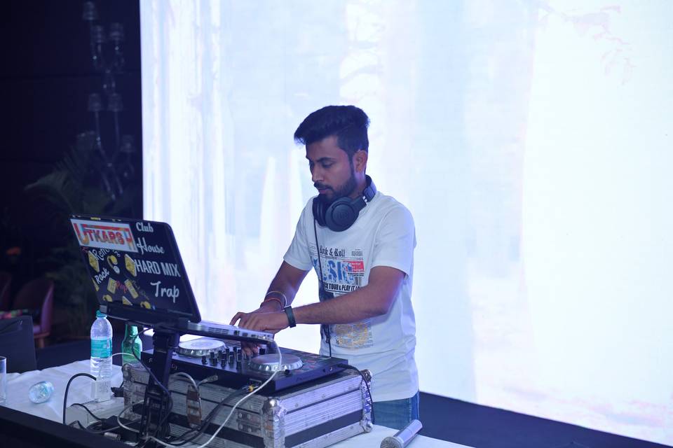 DJ UTKARSH LIVE @ TAJ PALACE