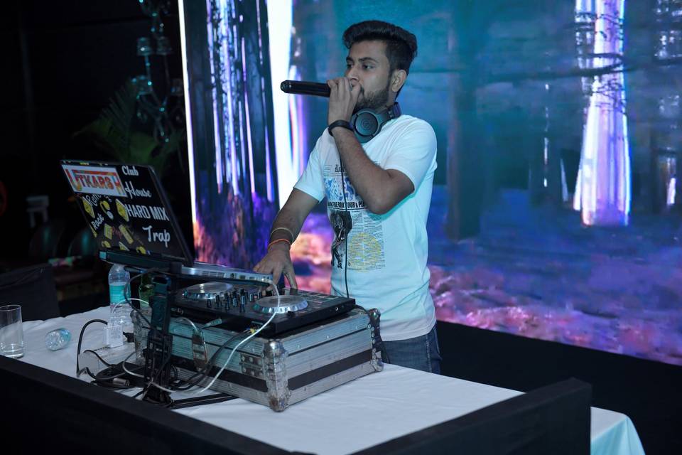 DJ UTKARSH LIVE @ TAJ PALACE