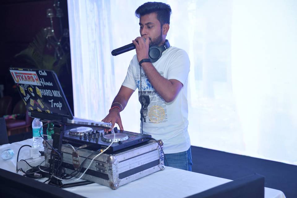 DJ UTKARSH LIVE @ TAJ PALACE