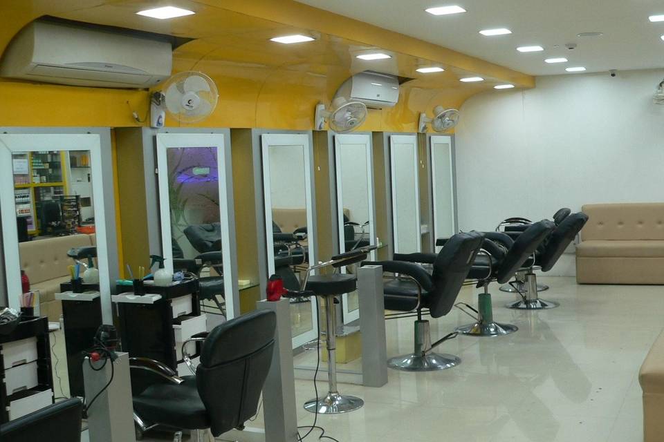 Reshmi Family Salon & Spa