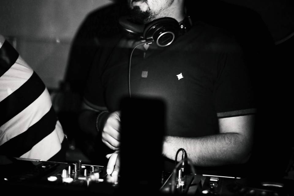 DJ NIKHIL