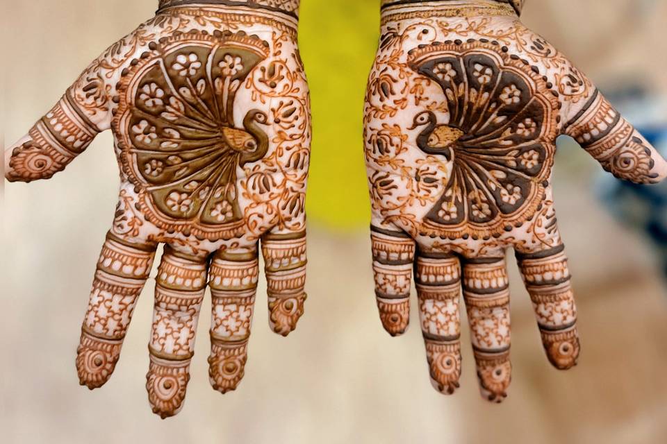 Customised mehendi design