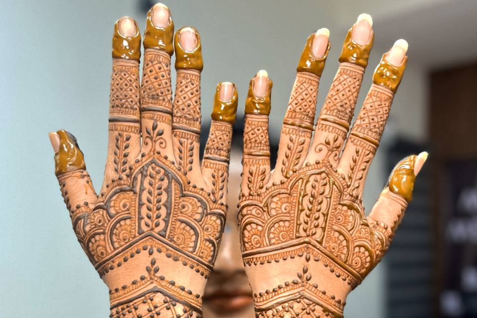 Engagement back hand design