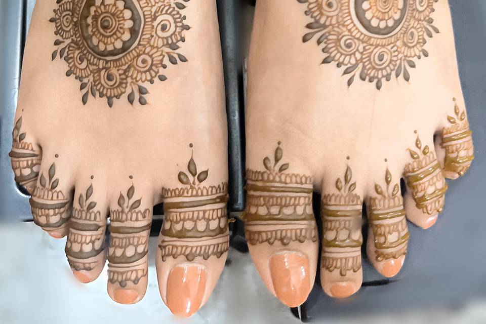Leg mehendi design