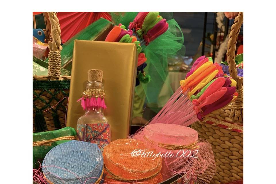 Holi hamper