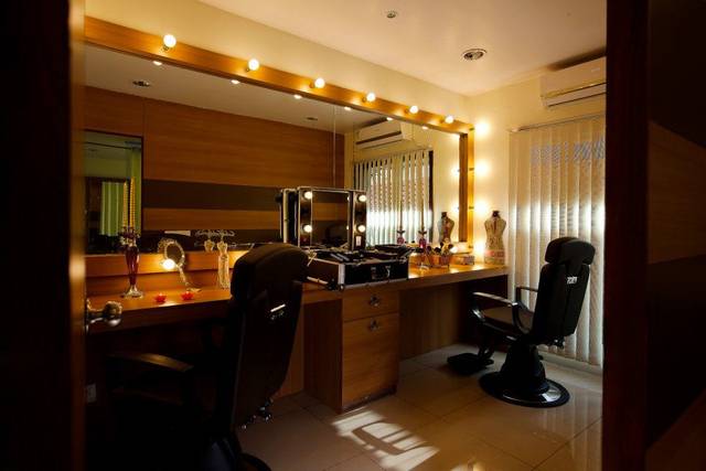 Flaunt Salon & Spa, Kormangla