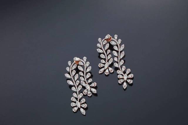 Buy Latest Diamond Earrings for Women Online in India - Joyalukkas