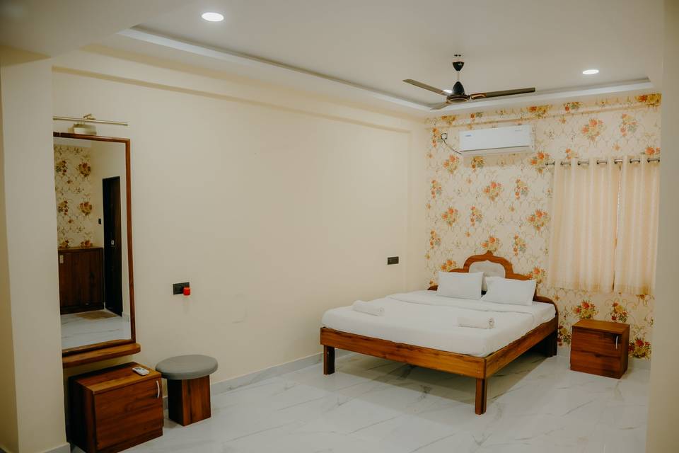 Queen palace rooms