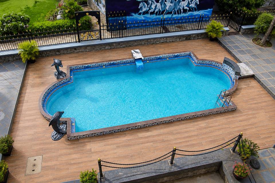 Luxury Pool Stay Pune