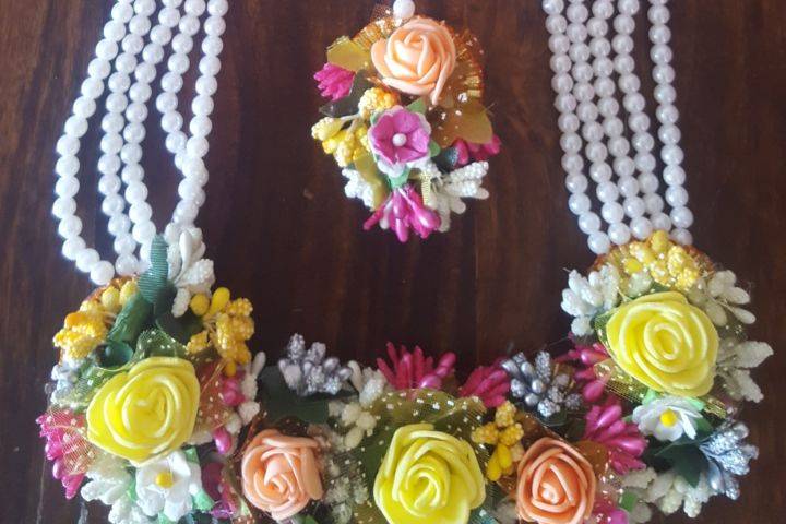 Floral jewellery