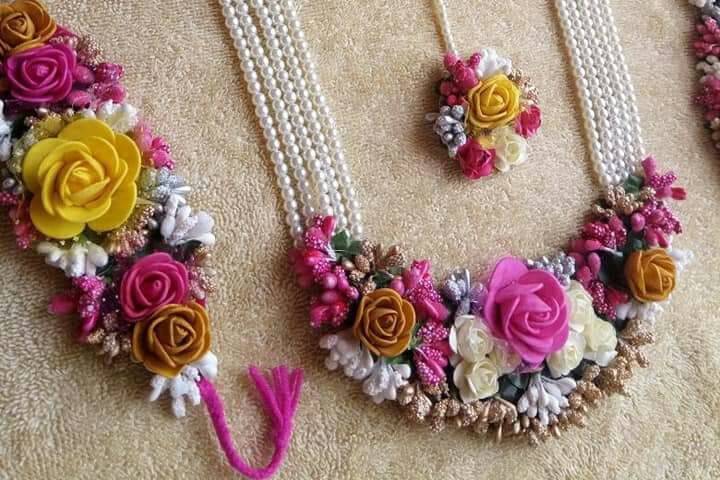 Floral jewellery