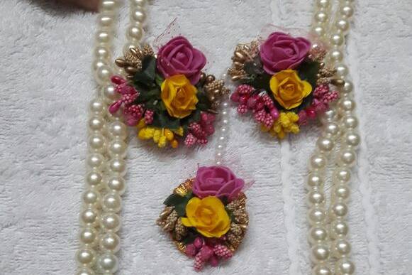 Floral jewellery