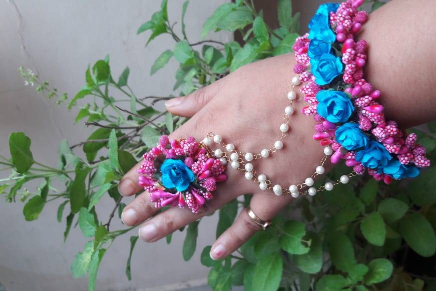 Floral jewellery