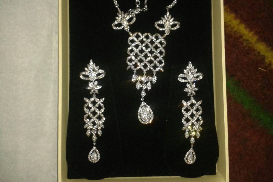 Pendant set