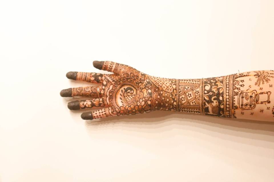 Bespoke henna